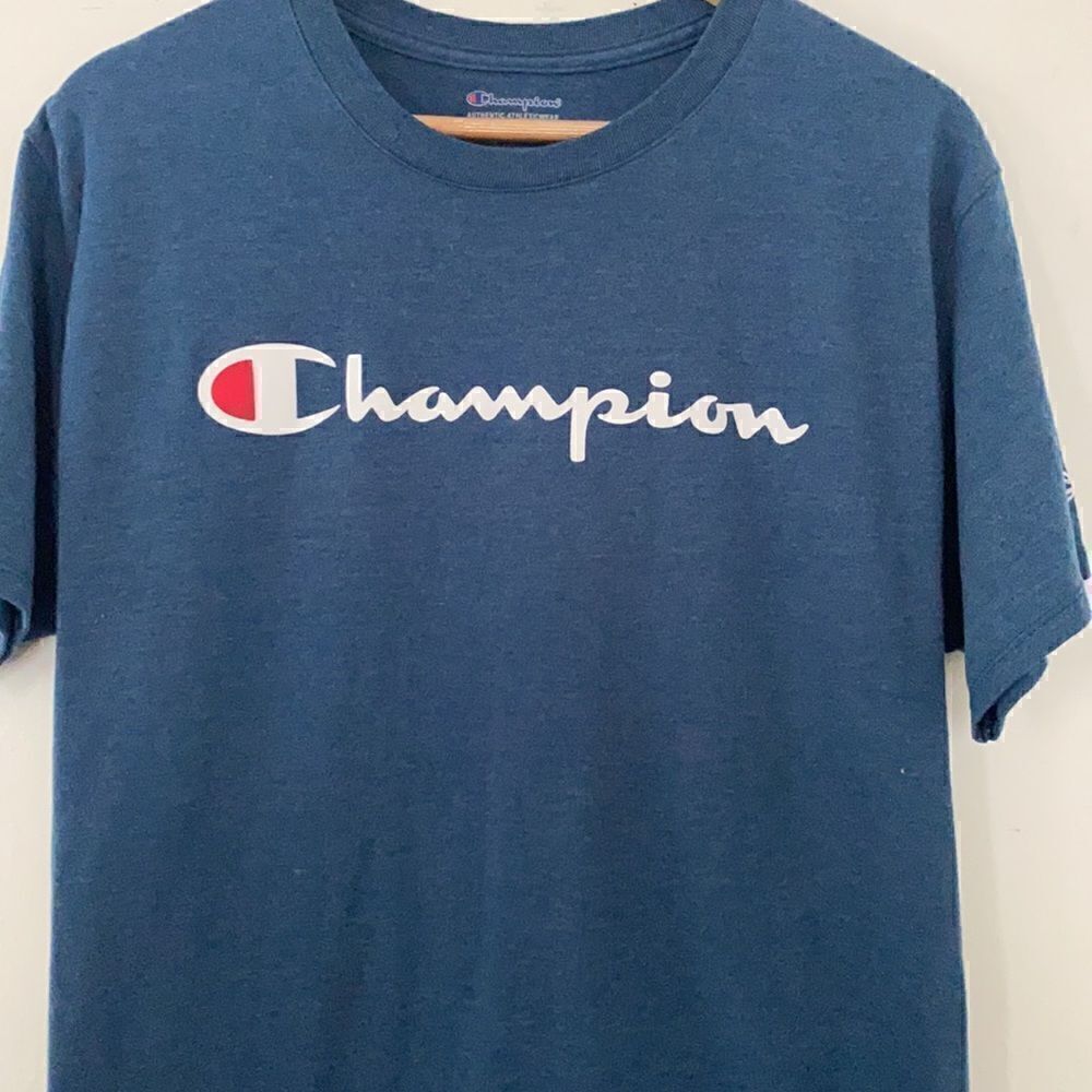 Men's champion shirt EUC - Picture 2 of 3